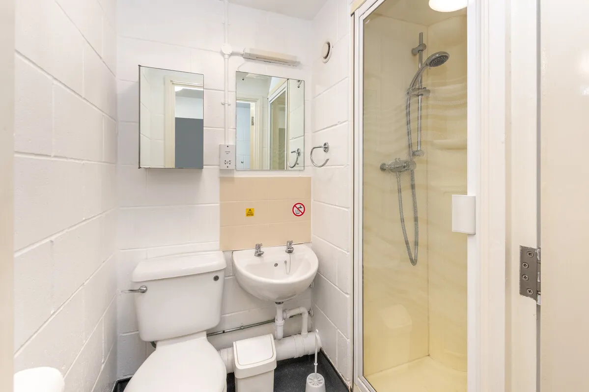 Worpole Road, Epsom, Accommodation: Ensuite