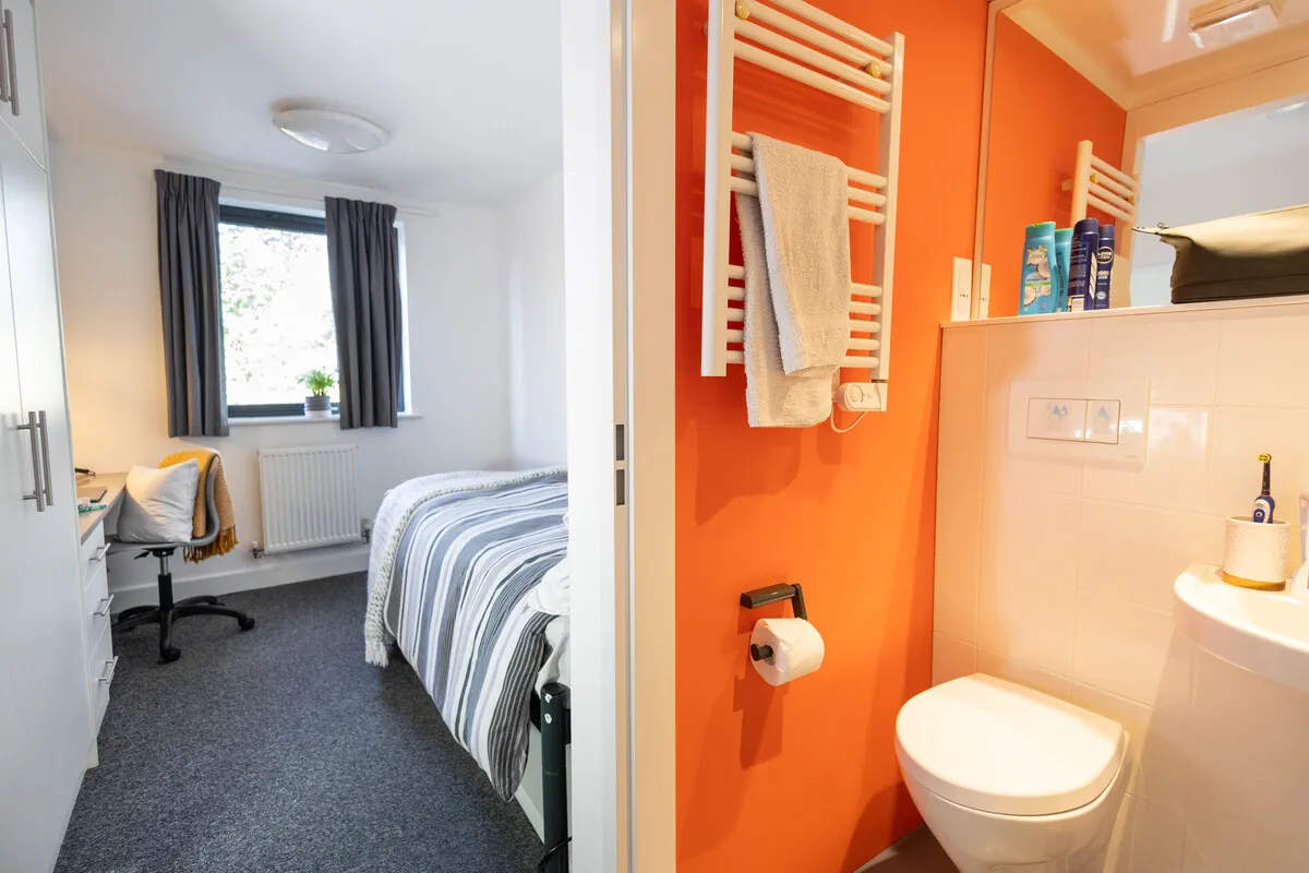 Ensuite, Crossways House Accommodation, Epsom
