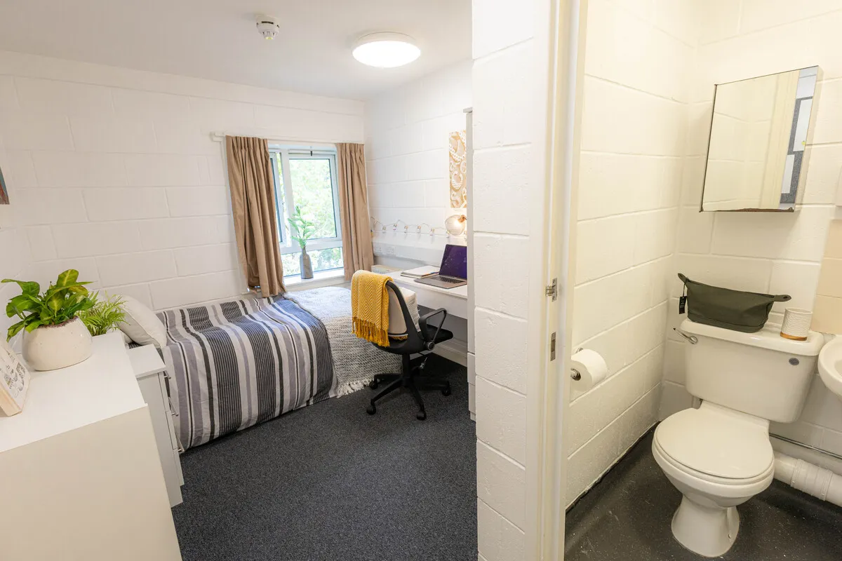 Ensuite, Worple Road Accommodation, UCA Epsom