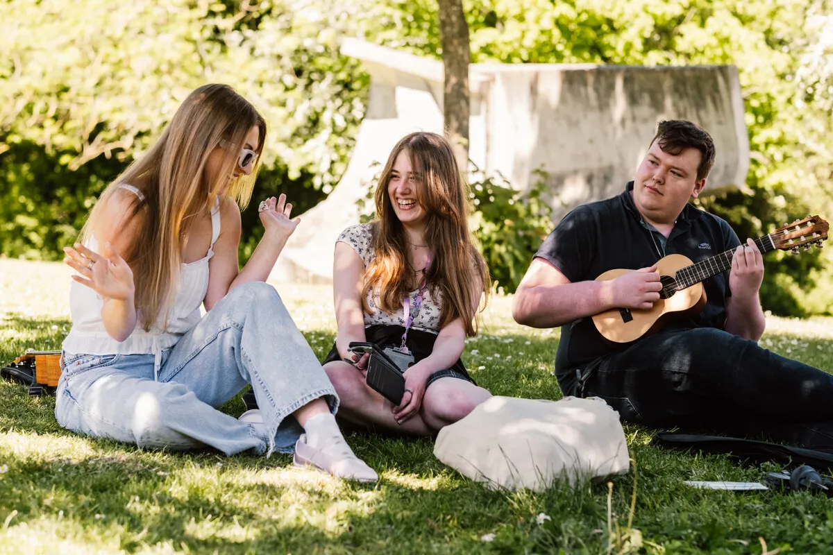 Farnham Students on Campus
