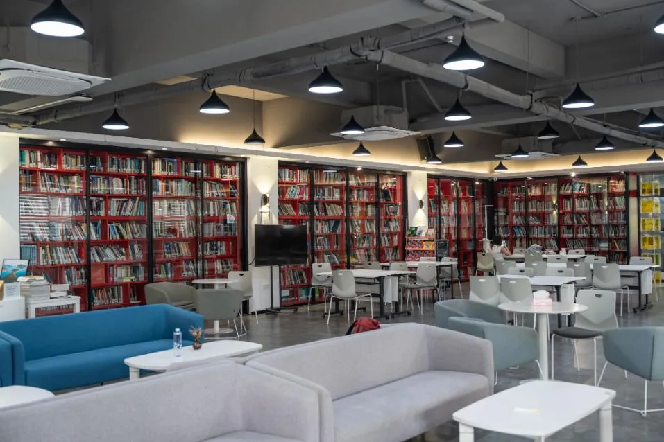 The library at the ICI campus