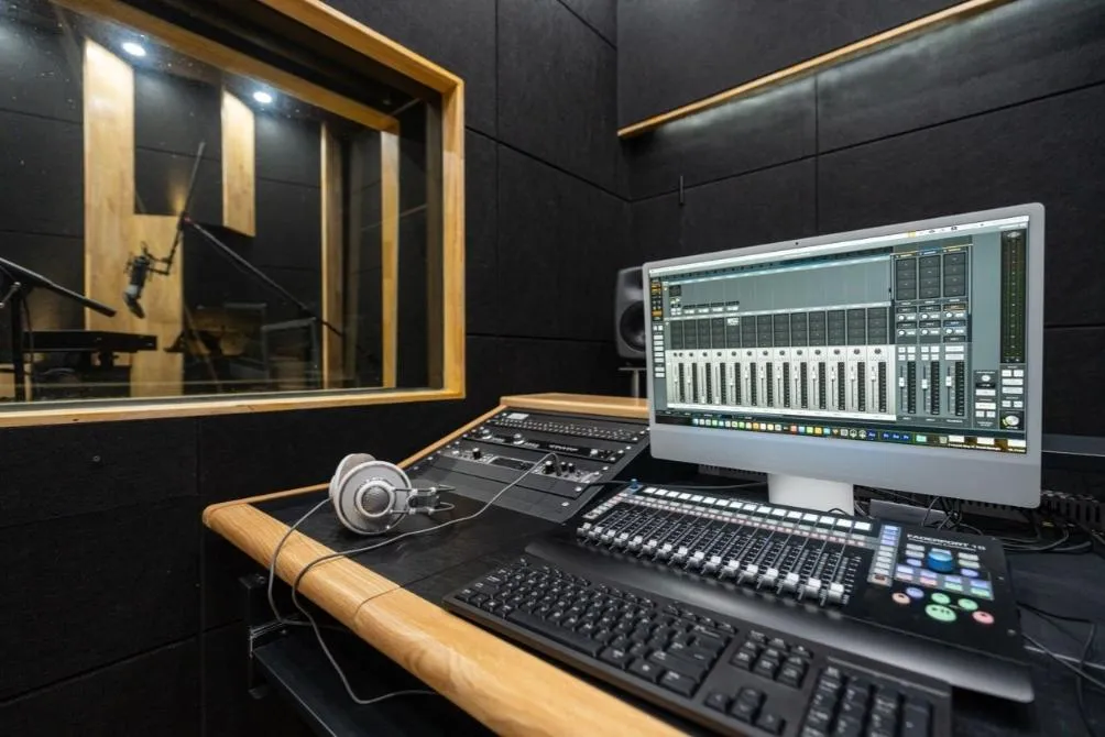 The sound editing room at the ICI campus
