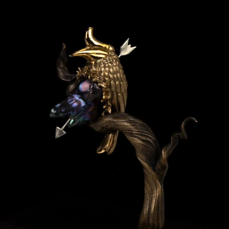 Untuk Ho-ting (For the casque), 2024 bronze, sterling silver, Tahitian baroque pearl, Anjan wood © Céline Munisso