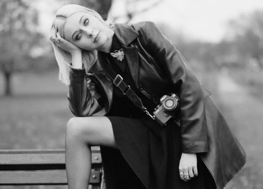 Phoebe Fox, photo by Vendy Palkovicova