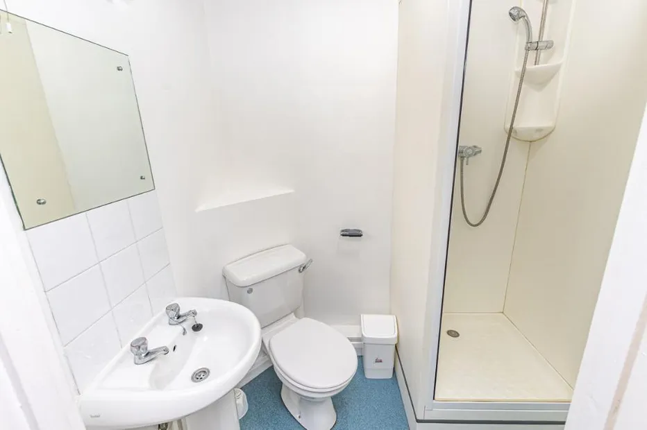 Ian Dury House, Canterbury, Accommodation: Ensuite
