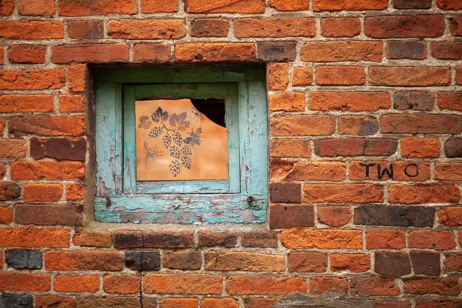 Christina Dembinska, MA Glass, UCA Farnham