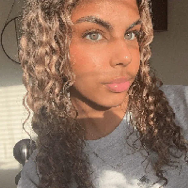 Savana, a BA Make-Up and Hair Design student