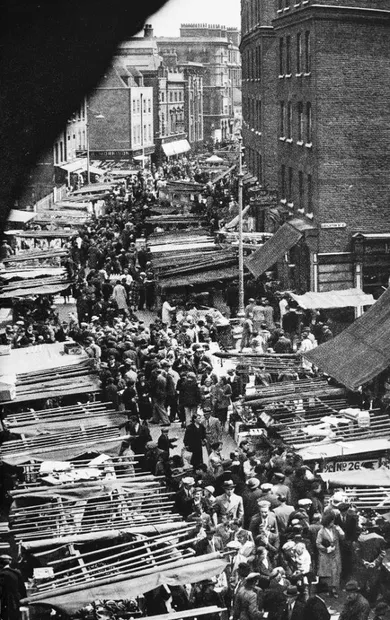 historic photo of Petticoat Lane market