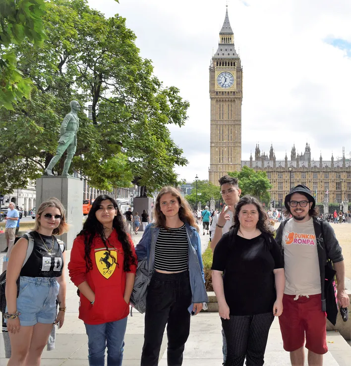 International Summer School 2022 student's standing in front of Big Ben