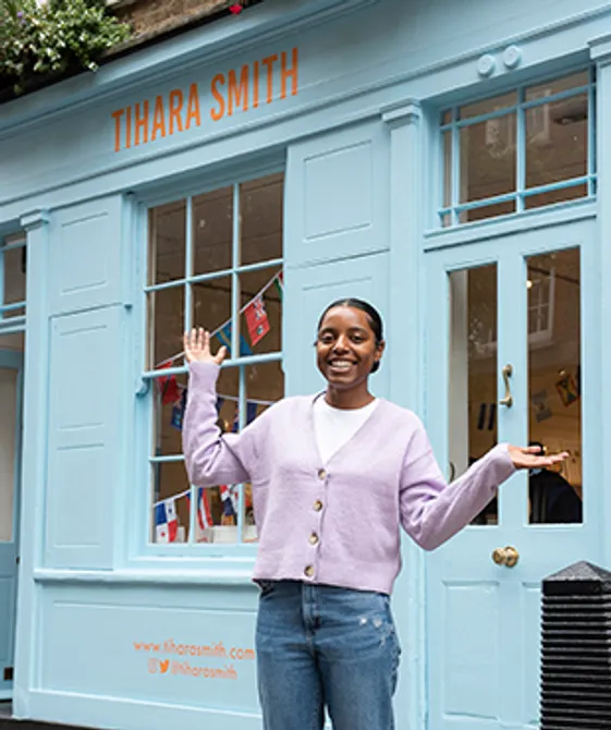 Tihara Smith outside her pop-up shop in Seven Dials, London ©7dials