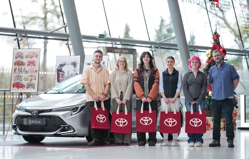 Toyota reveals Corolla Art Competition student winners with Programme Director, Tom Walker.